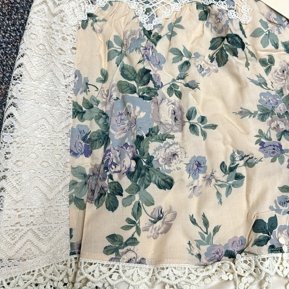 NWT Ryu boutique showers with lace and size zip size medium. - Picture 3 of 7